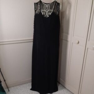 Cardalite Women's Black Sleeveless V-Neck Maxi Gown